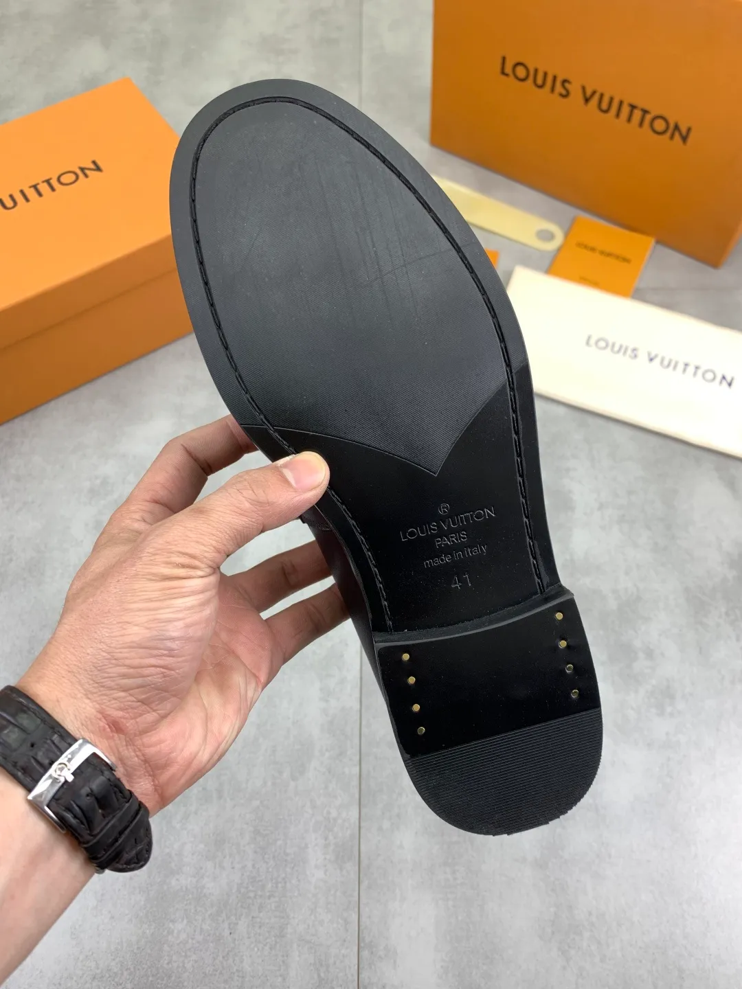 Men's men's shoes 💰P542 New style 💶[LOUIS VUITTON] Water-dyed Niuli Original order New style 🍀LV Louis Vuitton *——Top version of LV classic leather shoes! Made of imported original calfskin, original leather side strips and wear-resistant high-end rubber outsole! High quality products! Color: 3️⃣optional Size: 38-44 (45 customized)